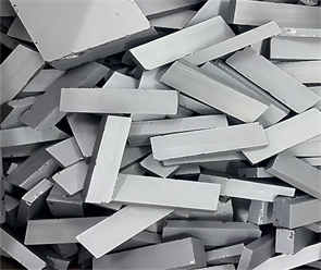 標題：單晶方塊料
瀏覽次數(shù)：328
發(fā)表時間：2025-05-27